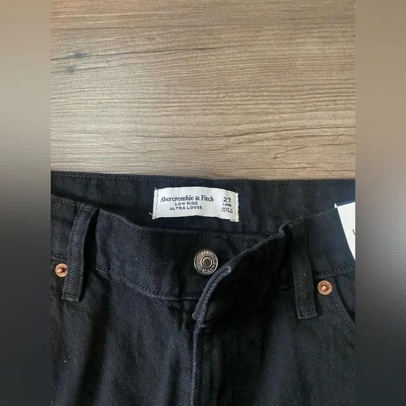 Abercrombie & Fitch Low Rise Ultra Loose Jean - Picture 4 of 9